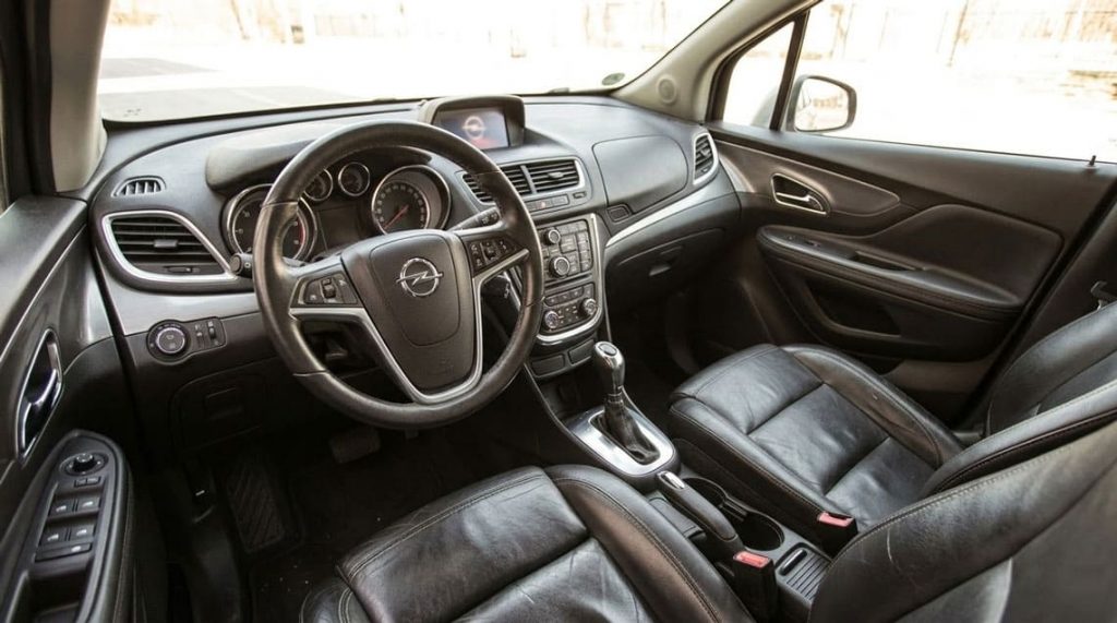 бюджетний інтер'єр Opel Mokka